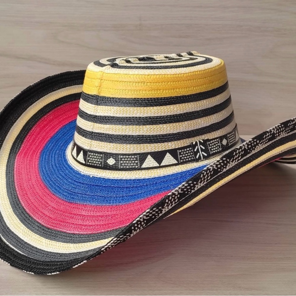 Men's wide-brimmed hat with colorful stripes